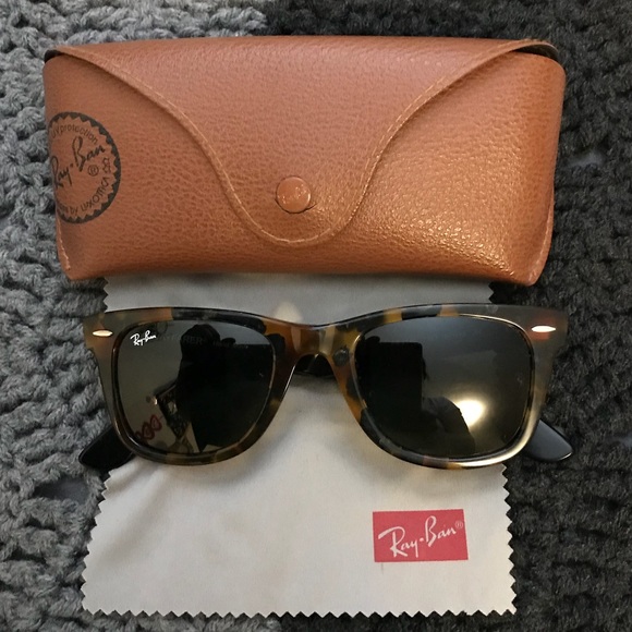 Ray-Ban Accessories - SOLD EUC Ray-Ban Tortoise Wayfarer Sunglasses
